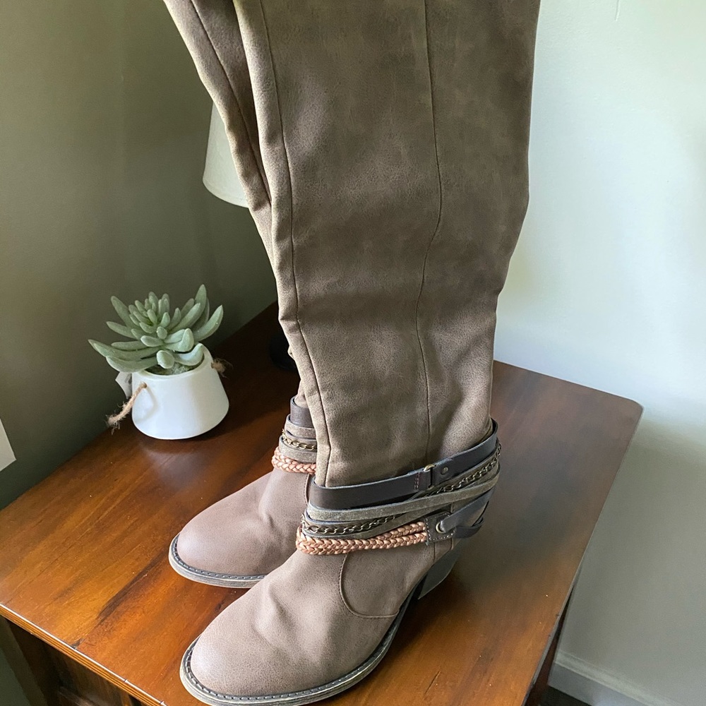 Women’s tall boot